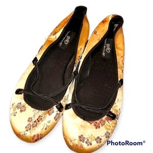 So Wear It Declare It Boho Embroidered Gold Flats 6